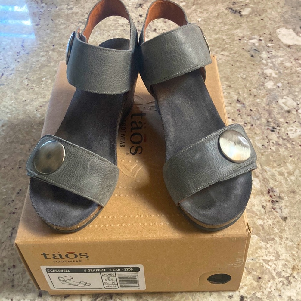 Taos Carousel wedge sandals in graphite/grey suede. Size 36.
